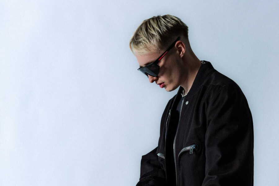 ISAC ELLIOT Warner Music Live ISAC ELLIOT Warner Music Live